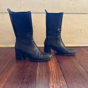 Heeled black boots